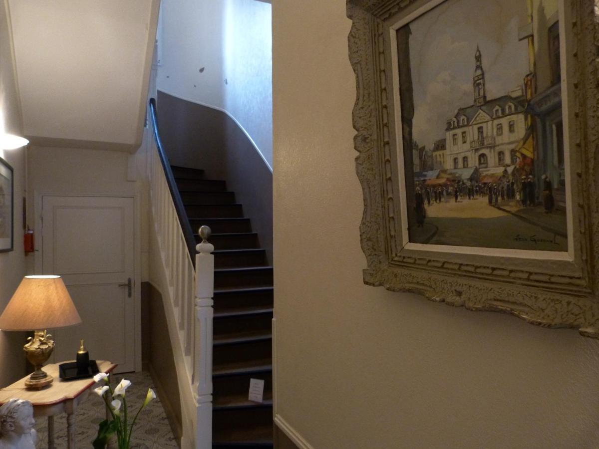 Hotel Le Bretagne 반느 외부 사진